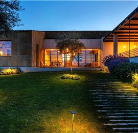 4 bedroom villa with pool near Noto, sleeps 8